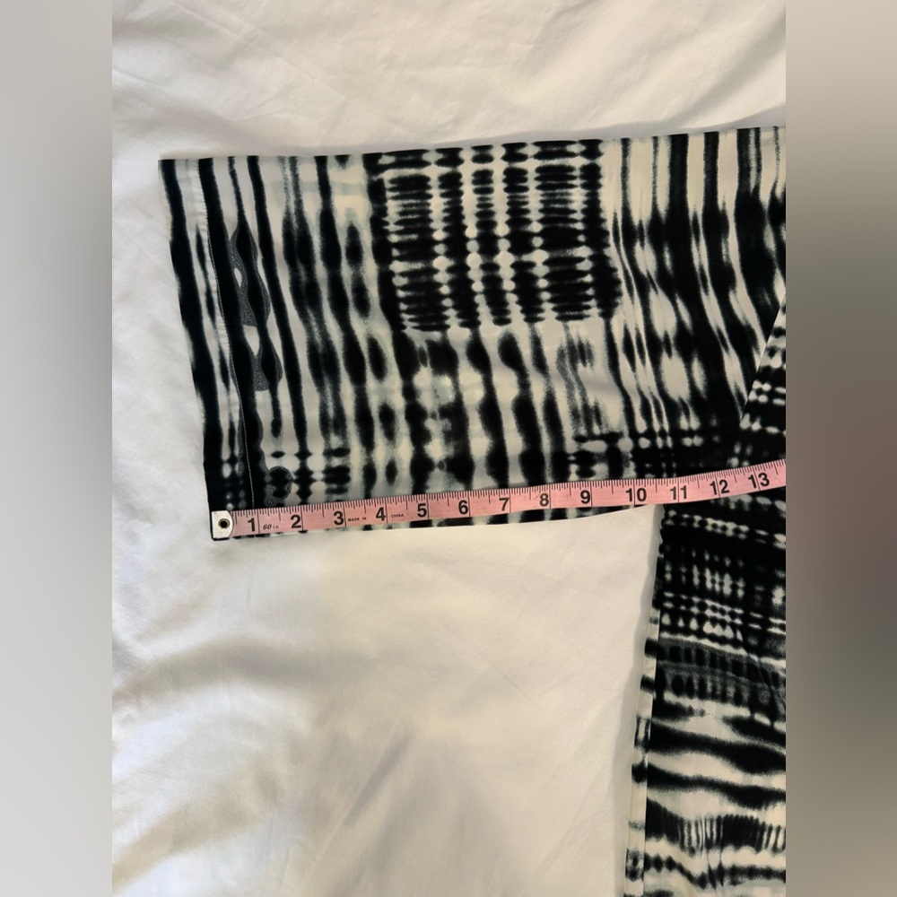 Chico’s Women’s Black & White Beautiful Blouse ~ Size 2 - Picture 10 of 11